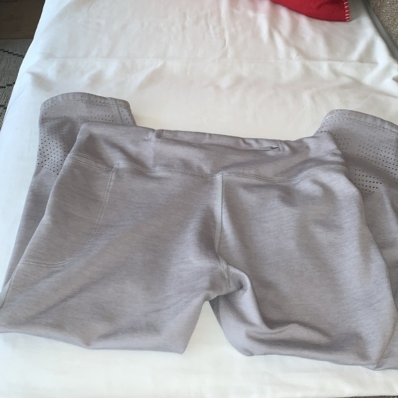 NIKE Epic Lux Running Cropped Leggings Gently Loved - Picture 8 of 9